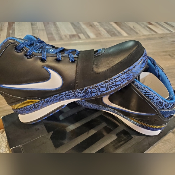 Nike Zoom Lebron 6 Graffiti Sneakers main image 7
